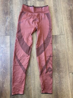 PINK ACTIVE Seamless High-Waist Leggings in Dusty Rose. Side M